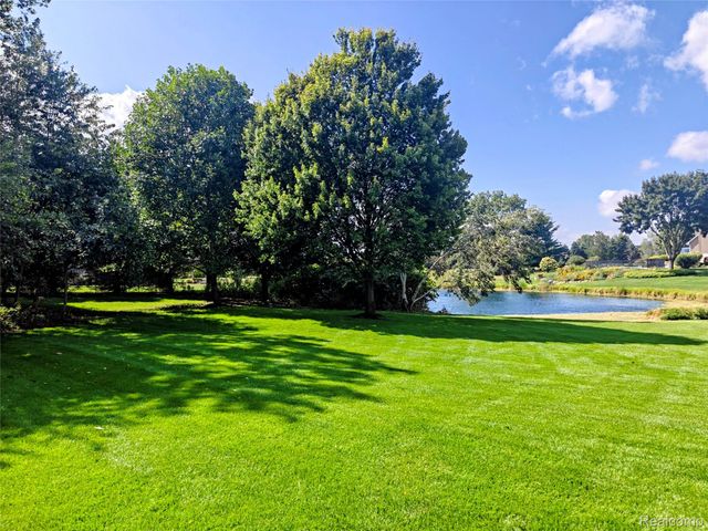 221 Maplewood Drive, Brandon Charter Township, MI 48348