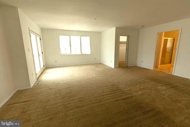 7 LANSDOWNE RD, Burlington, NJ 08016