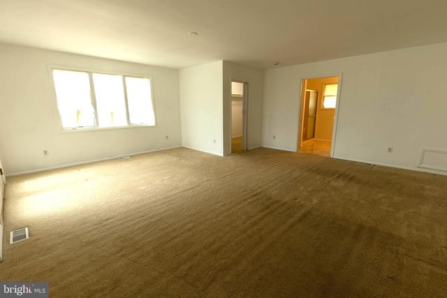 7 LANSDOWNE RD, Burlington, NJ 08016