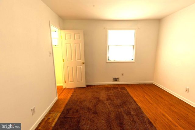 7 LANSDOWNE RD, Burlington, NJ 08016