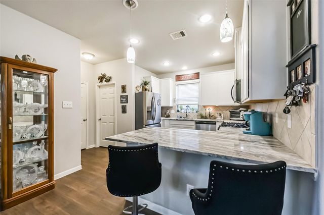 2136 Windy Grove Drive, Texas City, TX 77568