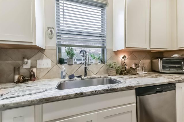 2136 Windy Grove Drive, Texas City, TX 77568