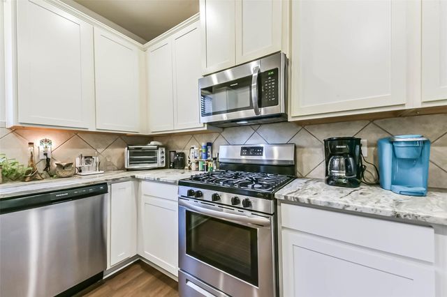 2136 Windy Grove Drive, Texas City, TX 77568