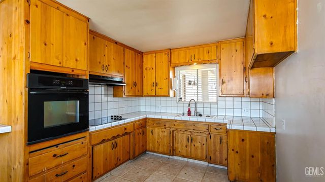 908 Roberts Lane, Bakersfield, CA 93308