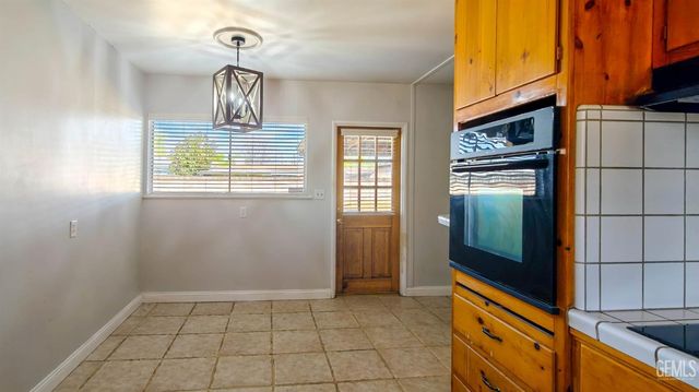 908 Roberts Lane, Bakersfield, CA 93308