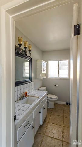 908 Roberts Lane, Bakersfield, CA 93308