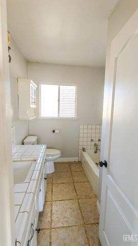 908 Roberts Lane, Bakersfield, CA 93308