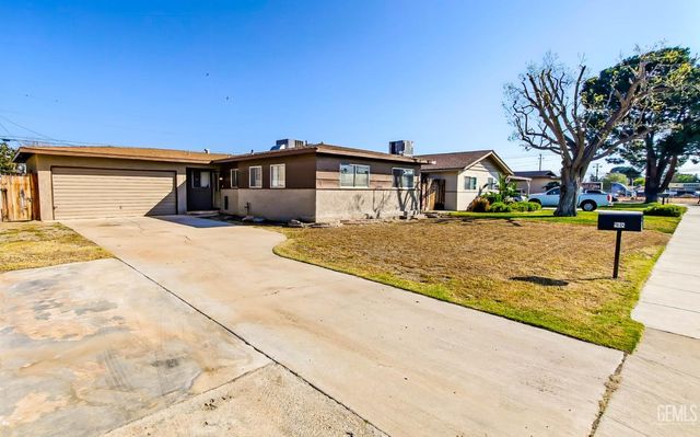 908 Roberts Lane, Bakersfield, CA 93308