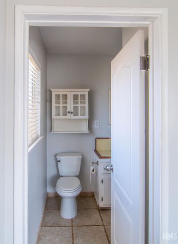 908 Roberts Lane, Bakersfield, CA 93308