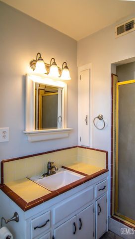 908 Roberts Lane, Bakersfield, CA 93308