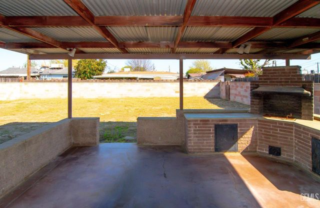 908 Roberts Lane, Bakersfield, CA 93308