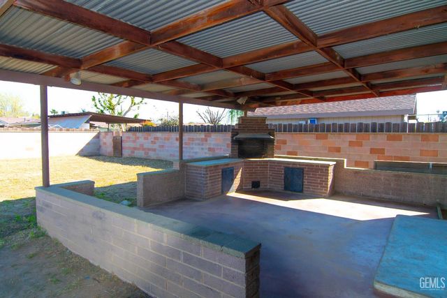 908 Roberts Lane, Bakersfield, CA 93308