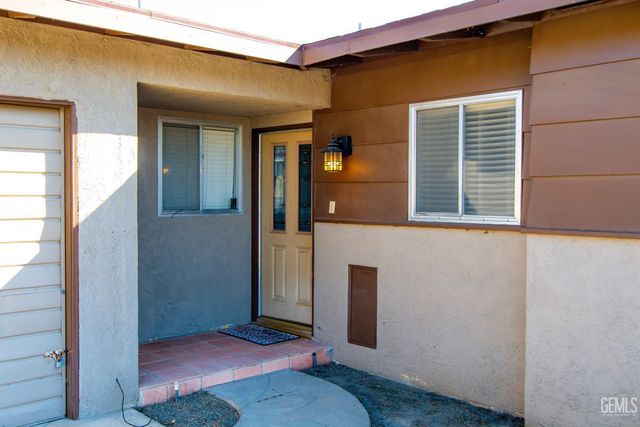 908 Roberts Lane, Bakersfield, CA 93308