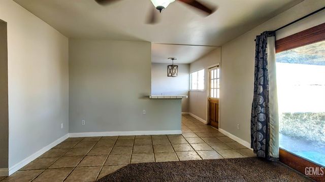 908 Roberts Lane, Bakersfield, CA 93308