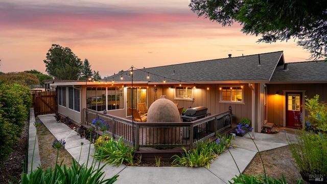 4175 Woodworth Rd, Sebastopol, CA 95472