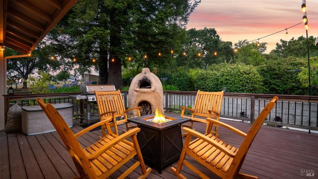 4175 Woodworth Rd, Sebastopol, CA 95472