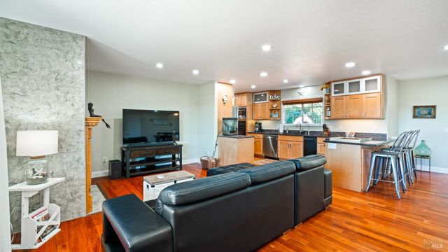 4175 Woodworth Rd, Sebastopol, CA 95472