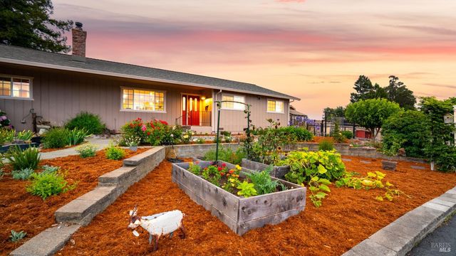 4175 Woodworth Rd, Sebastopol, CA 95472