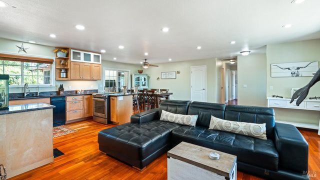 4175 Woodworth Rd, Sebastopol, CA 95472