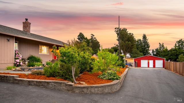4175 Woodworth Rd, Sebastopol, CA 95472