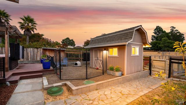 4175 Woodworth Rd, Sebastopol, CA 95472