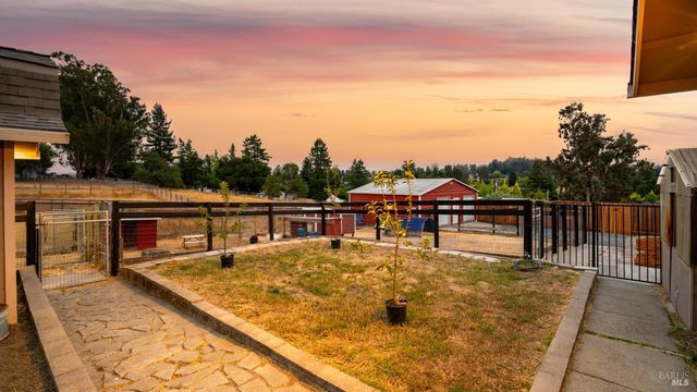 4175 Woodworth Rd, Sebastopol, CA 95472