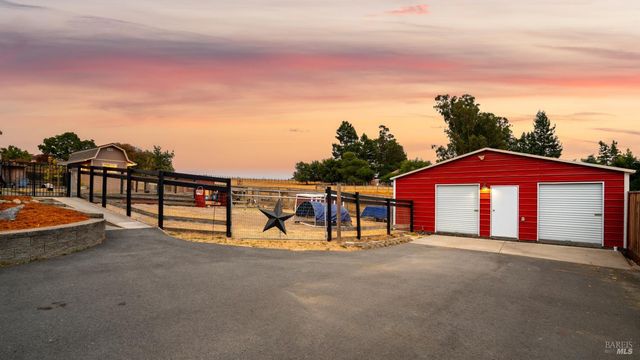 4175 Woodworth Rd, Sebastopol, CA 95472