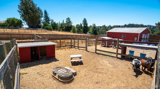 4175 Woodworth Rd, Sebastopol, CA 95472