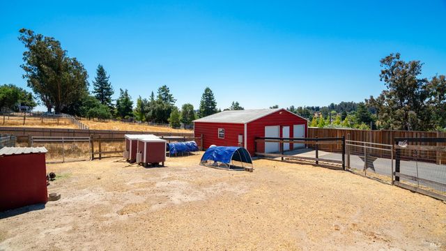 4175 Woodworth Rd, Sebastopol, CA 95472