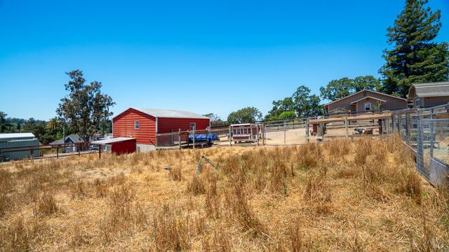 4175 Woodworth Rd, Sebastopol, CA 95472