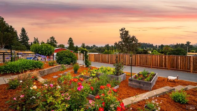 4175 Woodworth Rd, Sebastopol, CA 95472