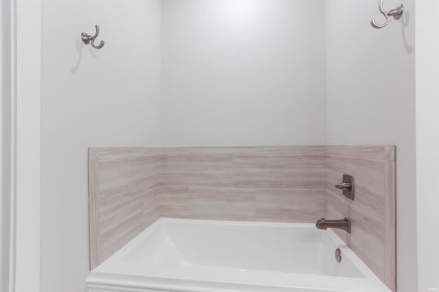 6994 Ironwood Court, Newburgh, IN 47630