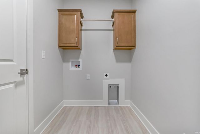 6994 Ironwood Court, Newburgh, IN 47630