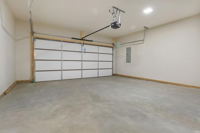 6994 Ironwood Court, Newburgh, IN 47630