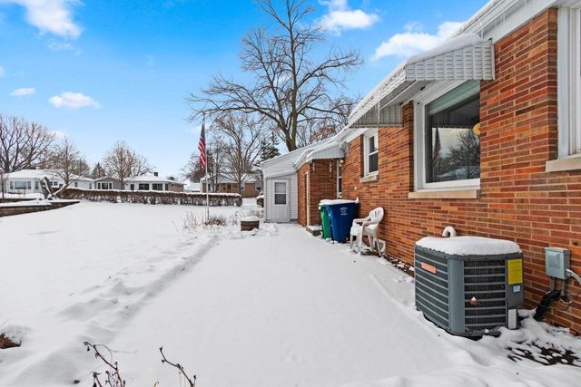 743 JOHN STREET, Green Bay, WI 54302