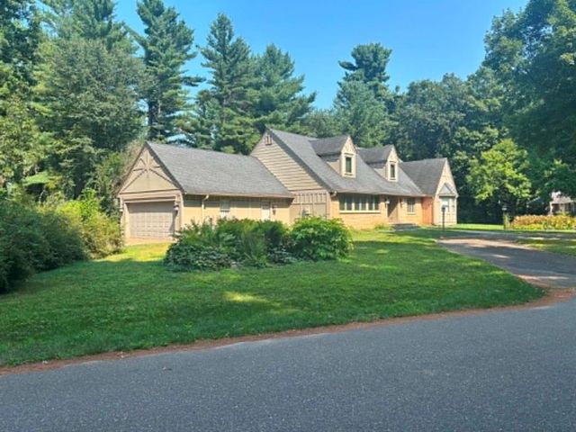 346 Heather Road, Eau Claire, WI 54701