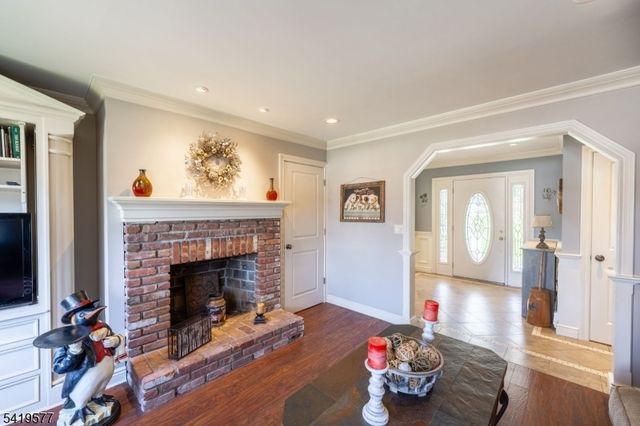 27 Adams Dr, Ogdensburg Boro, NJ 07439