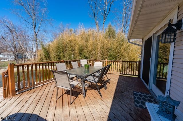 27 Adams Dr, Ogdensburg Boro, NJ 07439