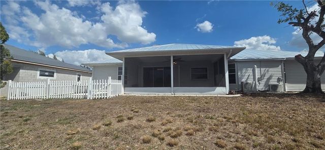 1828 NE 13th PL, Cape Coral, FL 33909