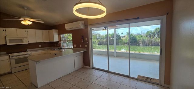 1828 NE 13th PL, Cape Coral, FL 33909