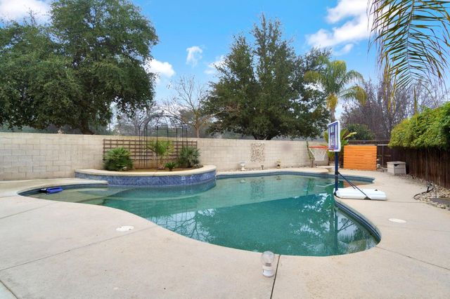 1780 N Bush Avenue, Clovis, CA 93619