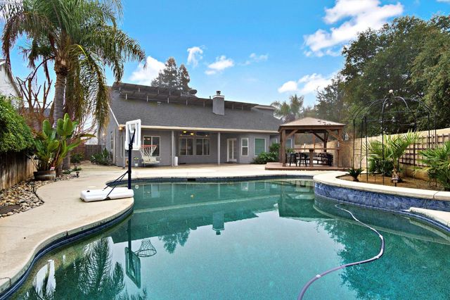 1780 N Bush Avenue, Clovis, CA 93619