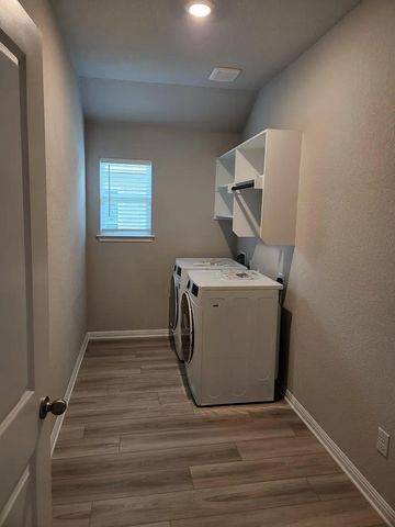 104 Bankside DR, Hutto, TX 78634