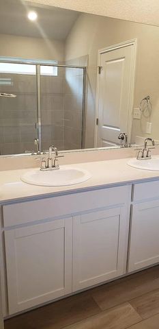 104 Bankside DR, Hutto, TX 78634