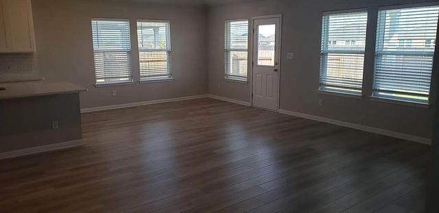 104 Bankside DR, Hutto, TX 78634