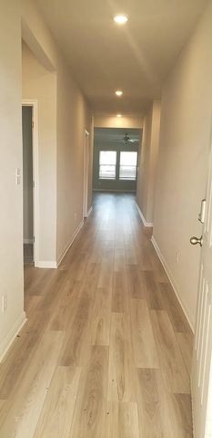 104 Bankside DR, Hutto, TX 78634