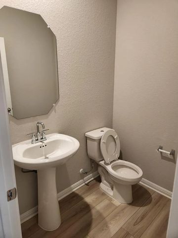 104 Bankside DR, Hutto, TX 78634