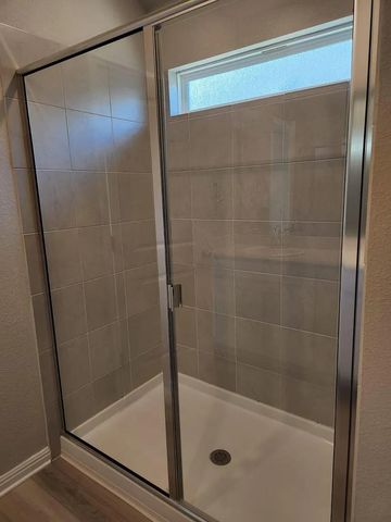 104 Bankside DR, Hutto, TX 78634