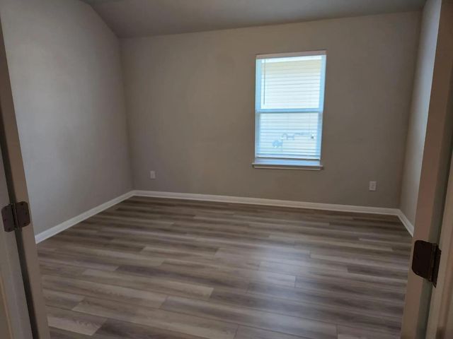 104 Bankside DR, Hutto, TX 78634