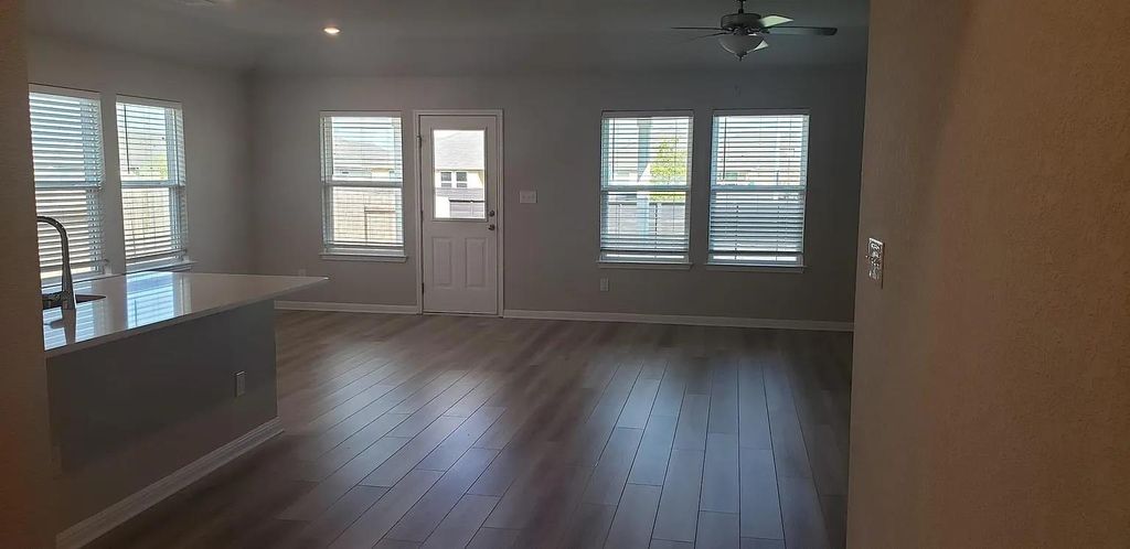 104 Bankside DR, Hutto, TX 78634